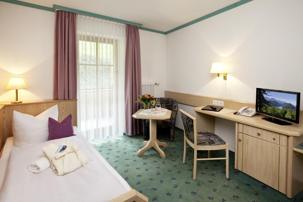 Hotel Berghof Пфронтен Екстер'єр фото